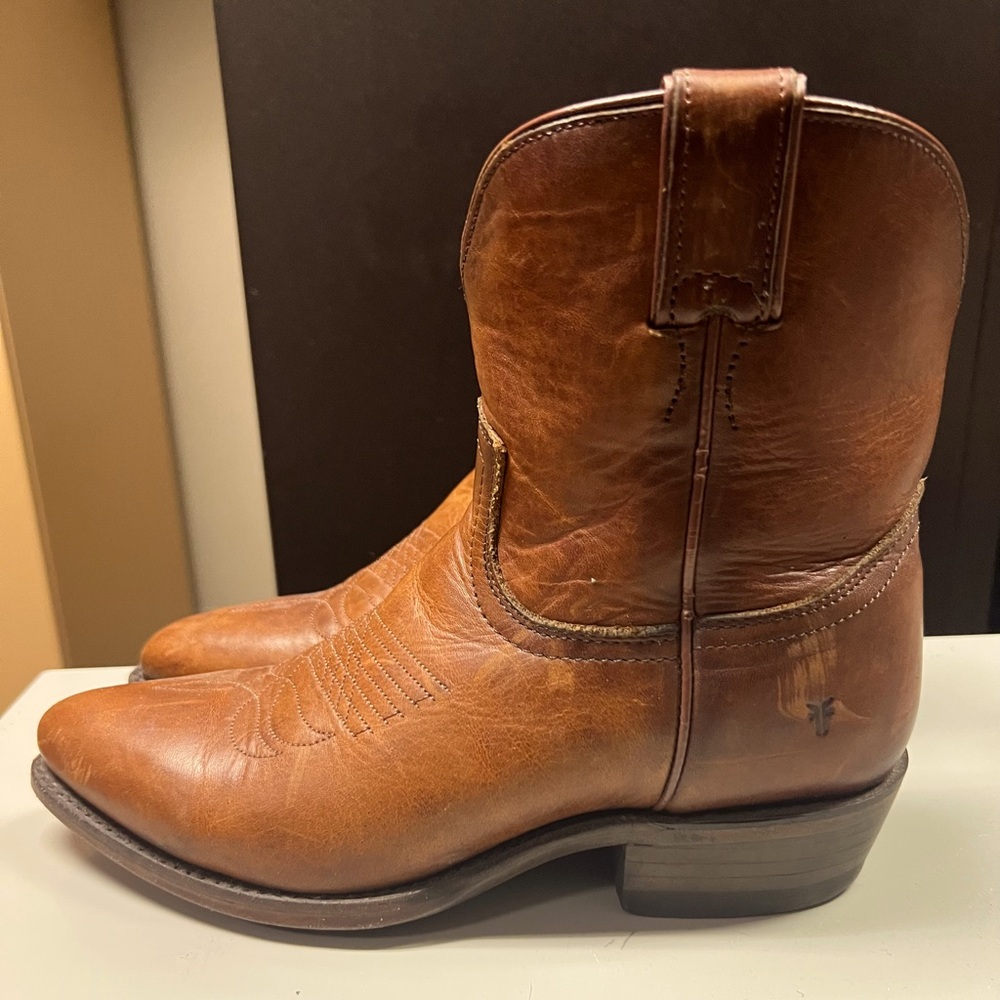 FRYE short Cowboy Boots Size 7.5 Brown - great condition!
